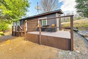 Cabin Exterior | Deck | Dining Area