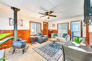 Living Area | Queen Sleeper Sofa | Flat-Screen TV | Dining Table