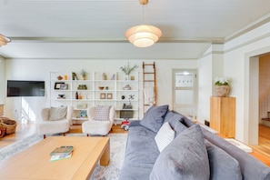 Living Room | 1st Floor | Free WiFi