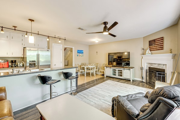 Tallahassee Vacation Rental | 3BR | 2BA | 1,300 Sq Ft | 4 Steps to Enter