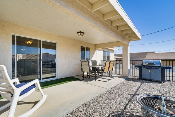 Lake Havasu City Vacation Rental | 3BR | 2BA | 1 Step Required | 1,450 Sq Ft