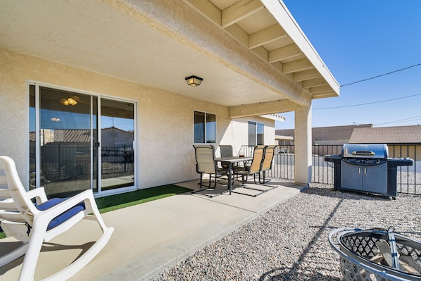 Lake Havasu City Vacation Rental | 3BR | 2BA | 1 Step Required | 1,450 Sq Ft
