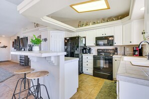 Kitchen | Keurig & Drip Coffee Makers | Dishwasher