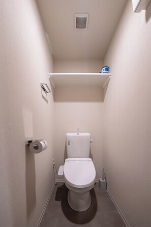 Badkamer met wastafel