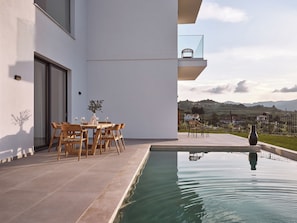 Alfresco moments under the Zakynthian sky.