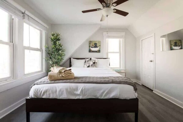 CozySuites Louisville Stylish Dream House 4BR/2BA