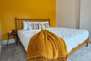 Wake up in Bedroom at our premium Columbus Airbnb where every detail is designed for comfort and elegance! Enjoy a restful sleep in a space that feels like home 😎🌿