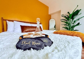 Step into Bedroom and experience a serene escape with a plush king bed and chic decor! Our Columbus Airbnb offers a modern retreat perfect for a relaxing stay 😎🌿