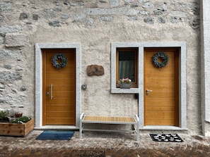 Zone Résidentielle, Arbuste, Toit, Domicile, Chalet, Allée, Biens, Siding, Aménagement Paysager, Cour