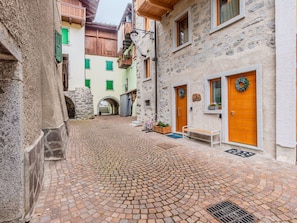Mur, Porte, Ruelle, Béton, Pavé, Passerelle, Dalle, Pot De Fleur, Plante D'Appartement