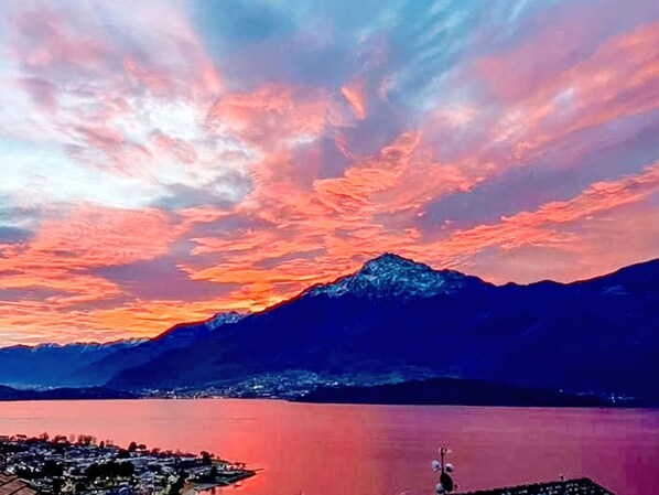 Ciel, Montagnes Relief, Montagne, L'Eau, Plan D'Eau, Afterglow, Horizon, Colline, Nuage, Chaîne De Montagnes