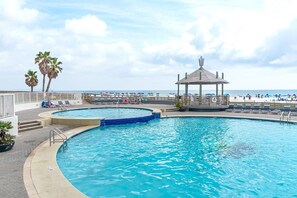 Beach front pool - Beach front pool