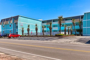 FinTastic-large-031-026-Front of Building-1500x1000-72dpi