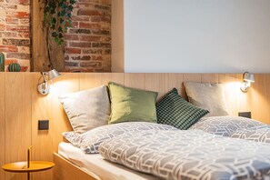 1. Schlafzimmer mit Zugang zu eigenem Badezimmer
