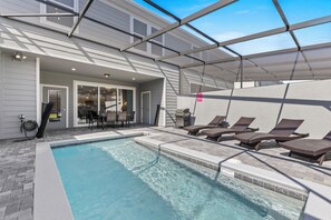 Private pool with sun lounge