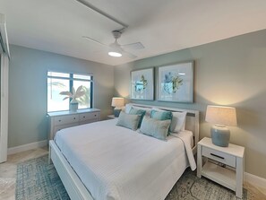 Primary Bedroom - King Bed, Smart TV, Balcony Access, Gulf Views and En Suite Bathroom