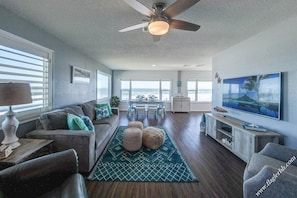 Livingroom with queen sofa sleeper