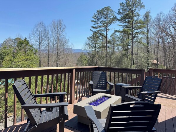 Welcome to Hilltop Hideaway