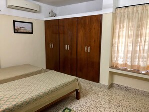 Bedroom 1, with Twin Beds