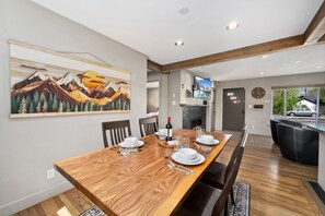 Dining Area | Seating for 4!