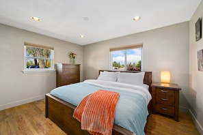 Bedroom | King Bed with Walk-in Closet and Ensuite Bathroom