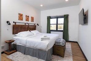 Bedroom 1 (main level): King size bed, Smart TV