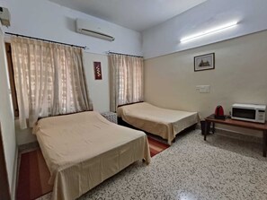 Bedroom, with 2 Queen Beds