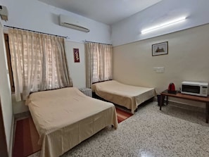 Bedroom, with 2 Queen Beds
