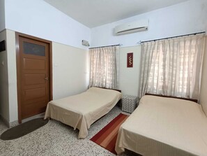 Bedroom, with 2 Queen Beds