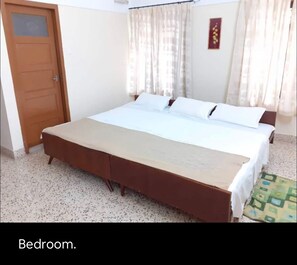 Bedroom, with 2 Queen Beds