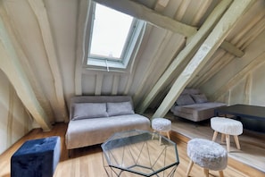 Salon sous combles