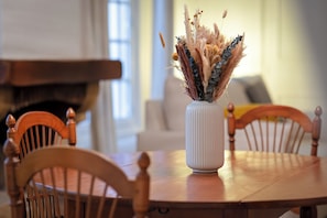 Table à manger avec assises