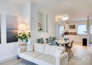 Salon avec table à manger