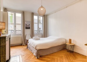 Chambre avec lit double