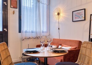 Table à manger et assises