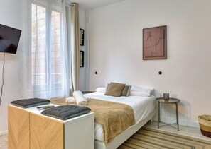 Studio coeur de Rouen avec TV