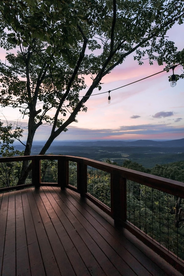 Treehouse with Amazing Views