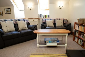 Living area with two sofas and a coffee table