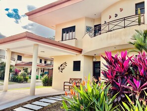 Front entrance to villa. Balcony.