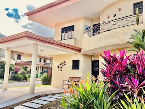 Front entrance to villa. Balcony.