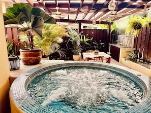 Private jacuzzi. It's not heated but it's delightful. (Please supervise kids).