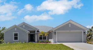 Grass, Lamp, Garage, Indoors, Lawn