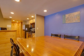 Floor, Flooring, Indoors, Hardwood, Dining Room