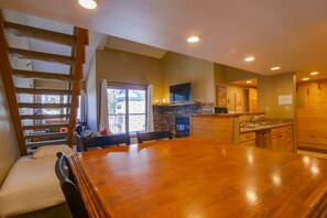 Floor, Flooring, Hardwood, Indoors, Furniture