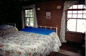 White Pines Master Bedroom - 2 fullsize beds