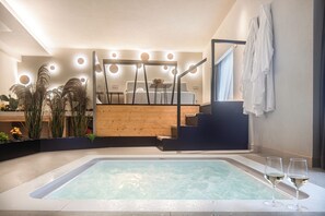 Private spa tub