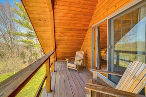 Balcony | Seating | Multi-Level Cabin