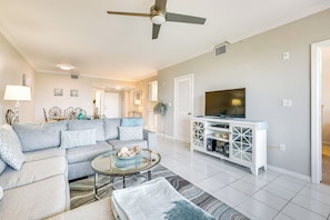 Living Room | Smart TV | Central A/C | Single-Story Unit