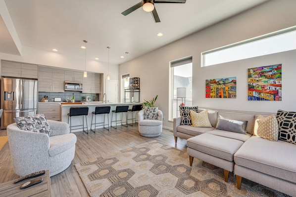 Longmont Vacation Rental | 2BR | 2.5BA | 1,400 Sq Ft | Stairs Required