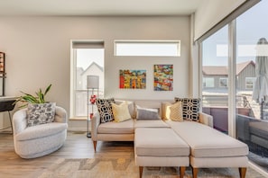 Living Room | 1st Floor | Smart TV